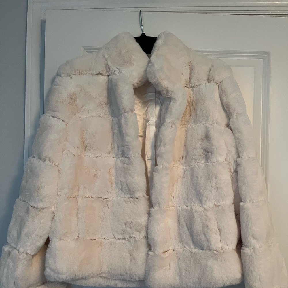 Fabulous Furs Cream Colored Posh jacket with hidden hooks to close it. Size L